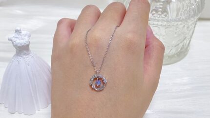 58.Twisted Circle Heart Necklace