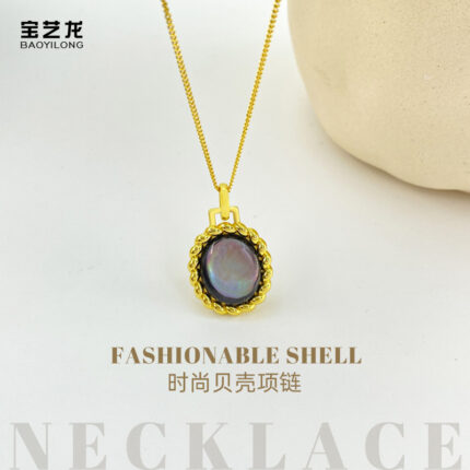 66.Gilded Shell Pendant Necklace